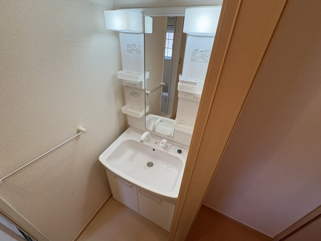 三木市平田のアパートの洗面所