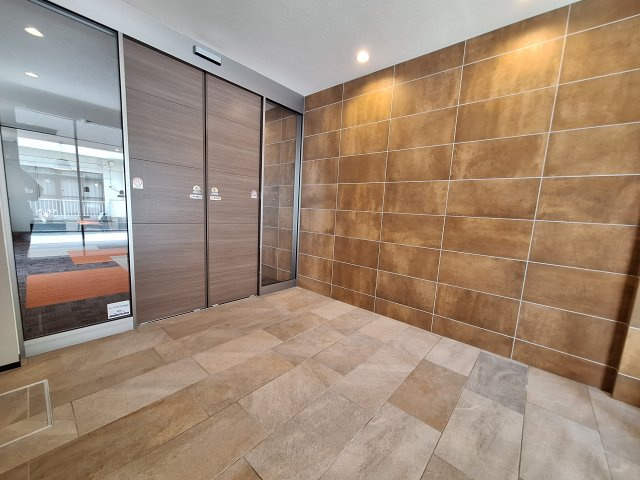 (シニア限定)グラン・シャリオ２昭和記念公園のエントランス|オートロック