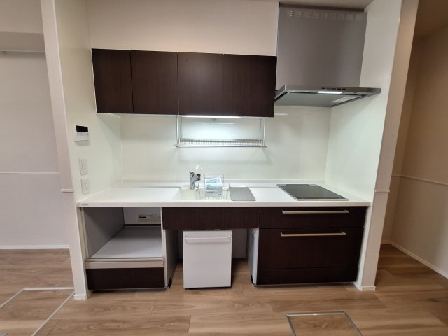 (シニア限定)グラン・シャリオ２昭和記念公園のキッチン|座りながら作業ができるキッチンです。IHで火災予防に配慮