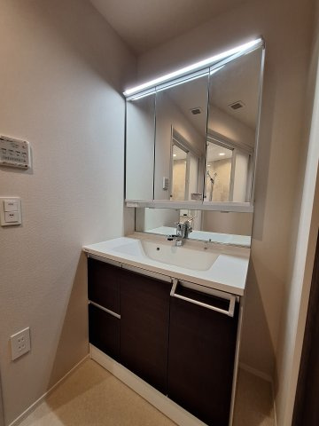 (シニア限定)グラン・シャリオ２昭和記念公園の洗面所|鏡面裏に収納あり/ホースヘッド