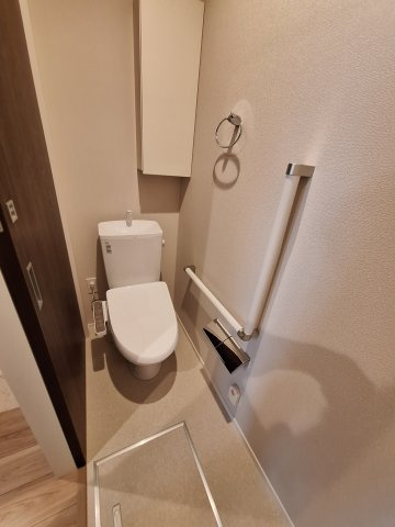 (シニア限定)グラン・シャリオ２昭和記念公園のトイレ|手すり付きでつまづき防止/温水洗浄便座付き