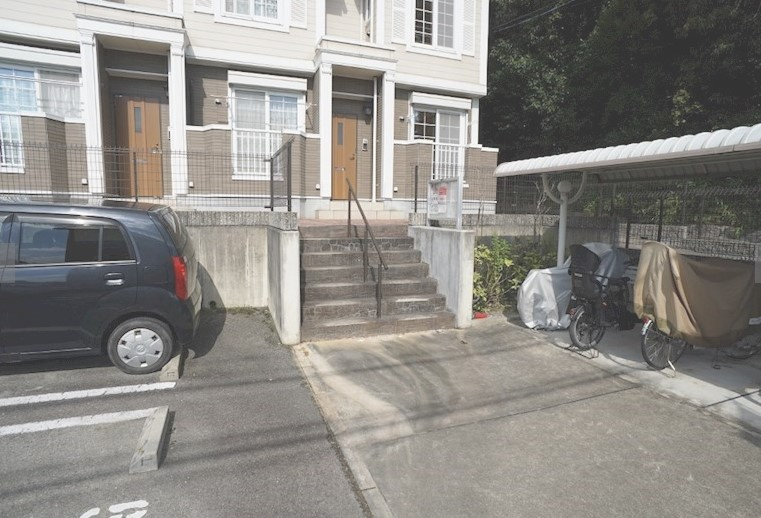 サニーフラットの駐車場