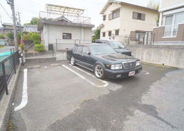 サニーフラットの駐車場
