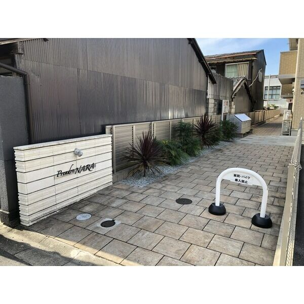 サニーフラットのエントランス