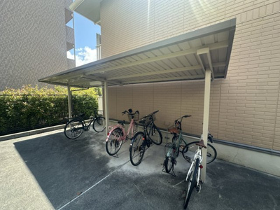 【その他共用部分】 | コンフォール・ヴィラC棟 | 自転車お持ちの方に嬉しい屋根付き駐輪場☆