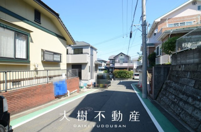 【前面道路含む現地写真】 | 海老名市国分寺台３丁目　新築戸建て　全１棟【仲介手数料無料】 | ※令和7年7月下旬に撮影