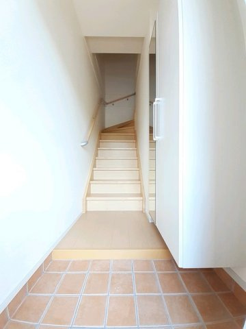 サニーサイドＵＰⅡの玄関|収納もある玄関です