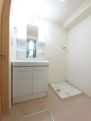 サニーサイドＵＰⅡの洗面所|脱衣スペースもあります