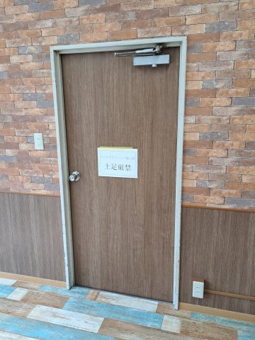 オスカーマンションの玄関