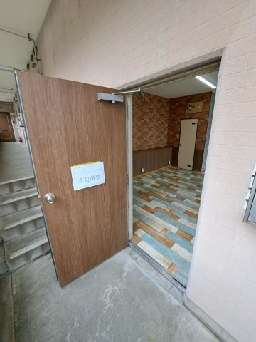 オスカーマンションの玄関