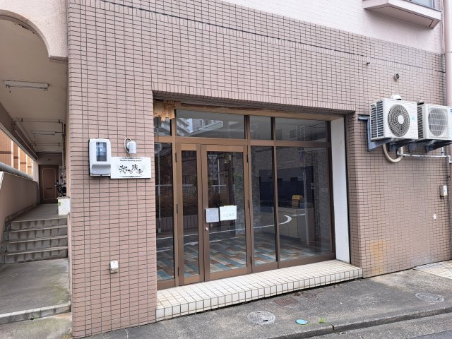 オスカーマンションの玄関