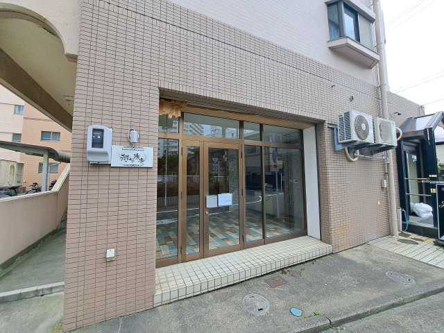 オスカーマンションの玄関