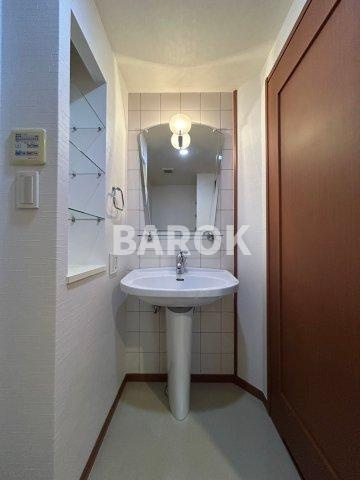 アンピール天神東の洗面所