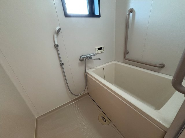 井吹東シティコートの浴室|今回のお部屋はシステムキッチンに変更しております。
井吹東シティコート