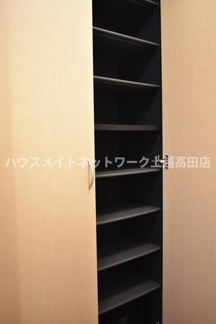 ロイヤルガーデン南城　Ａ棟の設備|シューズボックス
