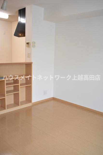 ロイヤルガーデン南城　Ａ棟の居間・リビング|ＬＤＫ9.0帖