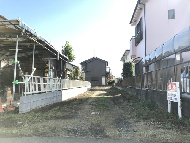 出入りしやすい4m幅の通路部分 × ゆとりある広さの宅地部分の外観