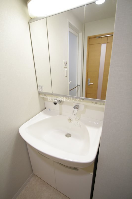 グリフォーネ横浜・伊勢町の独立洗面台