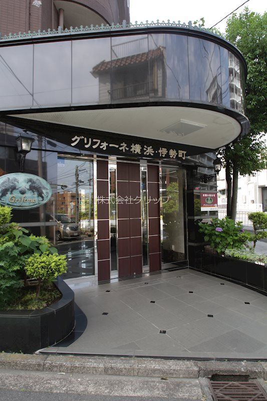 グリフォーネ横浜・伊勢町のエントランス