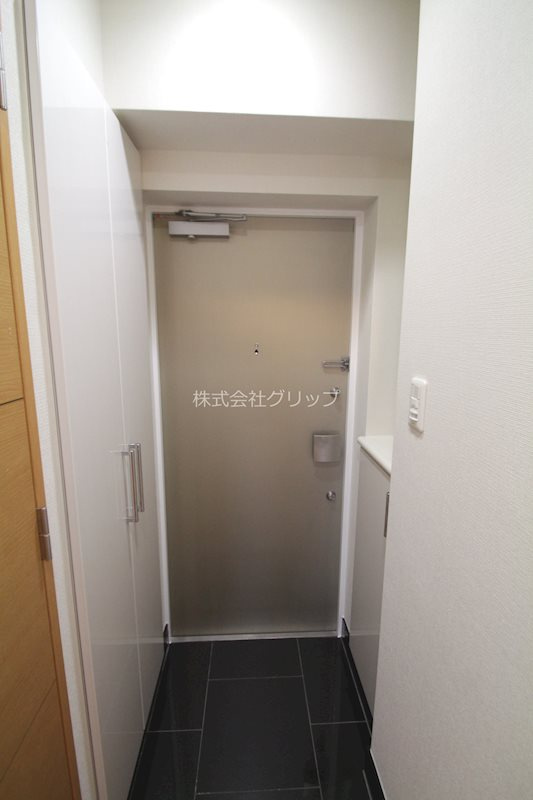 グリフォーネ横浜・伊勢町の玄関