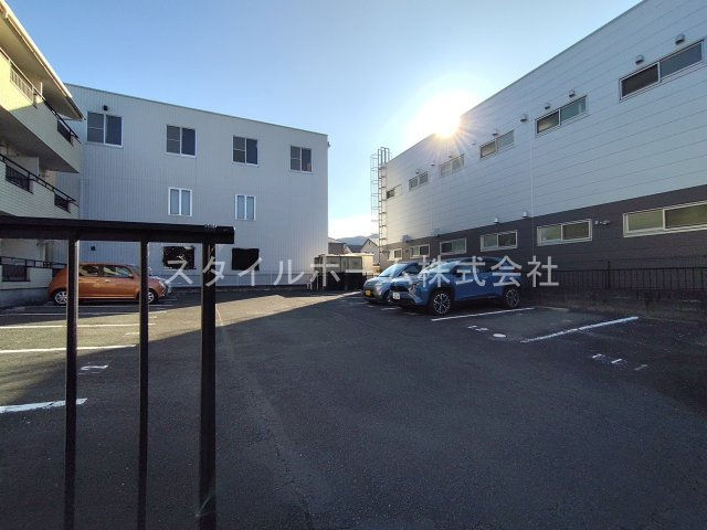 サントラスト　Aの駐車場