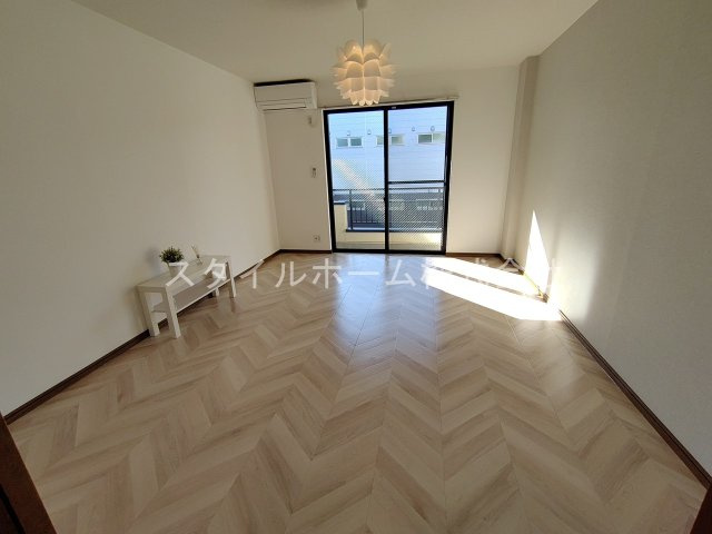 サントラスト　Aの居間・リビング