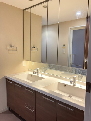 【洗面所】 | グランスイートブルー　ベイフロントタワー | スペースが確保できる洗面所です