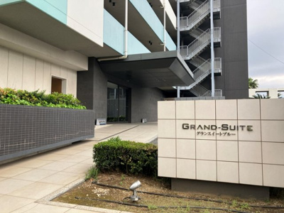 【エントランス】 | グランスイートブルー　ベイフロントタワー | 清潔なエントランスです