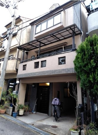 高野道1丁目　中古一戸建ての外観|新しい生活にいかがでしょうか？外観はお住まいの顔になります。こだわりたいポイントですね。外壁塗装や屋根塗装のご相談も承っております。
■現地内覧・資金計画相談・住宅ローン相談もお問合せ受付中■