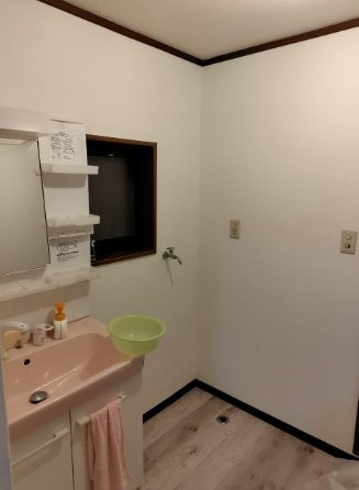 高野道1丁目　中古一戸建ての内装|洗濯機置き場
■物件内覧・資金計画相談・住宅ローン相談、リフォーム相談、お問合せ受付中■
※当日・翌日のご内覧、ご相談はお電話でのお問合せがスムーズです！