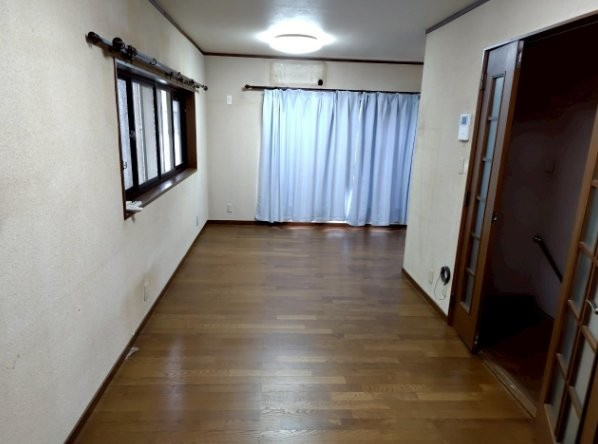 高野道1丁目　中古一戸建ての居間・リビング|LDK13.3帖
■物件内覧・資金計画相談・住宅ローン相談、リフォーム相談、お問合せ受付中■
※当日・翌日のご内覧、ご相談はお電話でのお問合せがスムーズです！