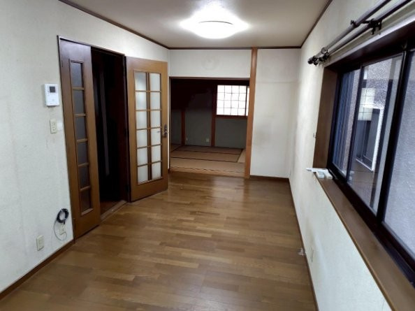 高野道1丁目　中古一戸建ての居間・リビング|LDK13.3帖
■物件内覧・資金計画相談・住宅ローン相談、リフォーム相談、お問合せ受付中■
※当日・翌日のご内覧、ご相談はお電話でのお問合せがスムーズです！