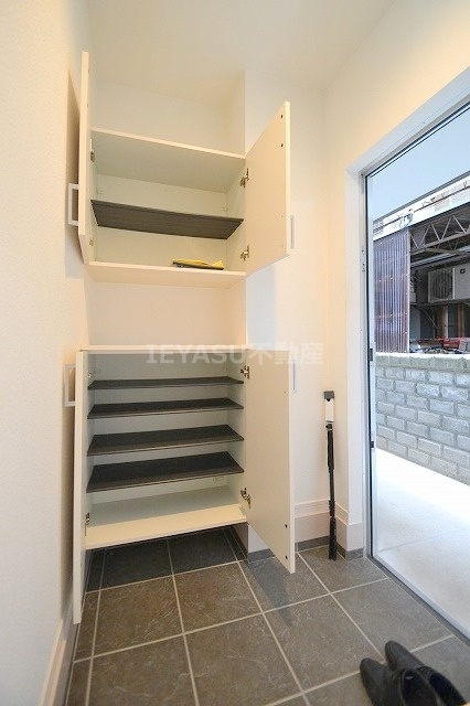 RIVERE吉島の玄関