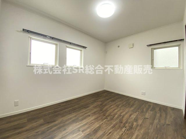 御厨南2丁目中古戸建の子供部屋|2F・南側洋室5.5帖。お子さんのいるうちは子供部屋に使ってはいかがでしょうか