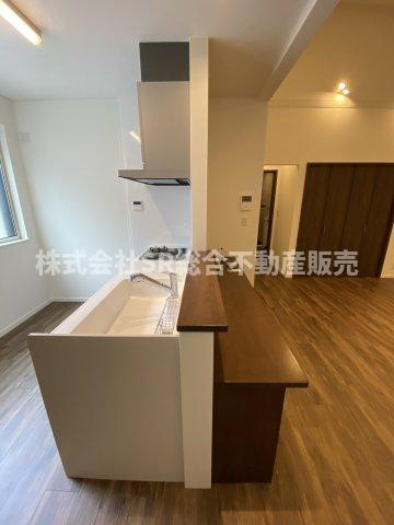 御厨南2丁目中古戸建のキッチン|配膳のしやすいカウンターがあります♪