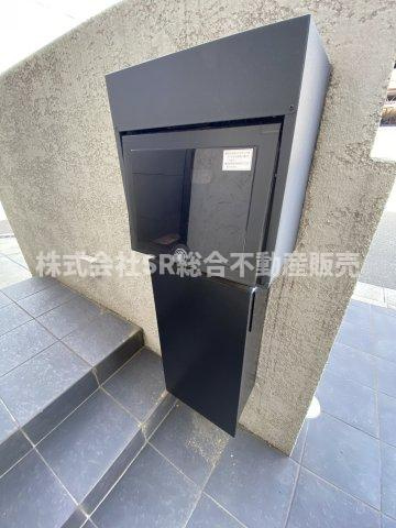 御厨南2丁目中古戸建のその他共用部分|宅配ボックスがあり不在時の荷物の受け取りが楽です！