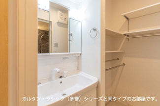 【洗面所】 | フルール・ド・ヴィオレット | 脱衣スペースもあります