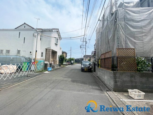 中古戸建　藤沢市大庭の前面道路含む現地写真