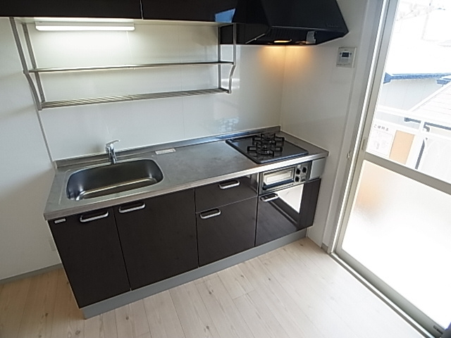 神戸市須磨区北落合４丁目のアパートのキッチン|システムキッチン（ガス２口）