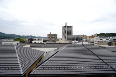 【展望】 | 【リフォーム済】ガーデンビュー中山中 | 【四季を感じる】
四季の移ろい・爽やかな青空や風を感じられ
自然を愉しめるパノラマビュー。
毎日の暮らしに余裕を感じさせてくれる、
遮る物の無い開放的な眺望を是非、ご堪能ください。