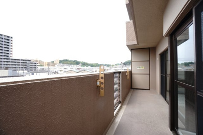 【バルコニー】 | 【リフォーム済】ガーデンビュー中山中 | 現地（2025年5月29日9：00頃）撮影