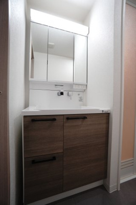 【独立洗面台】 | 【リフォーム済】ガーデンビュー中山中 | 【コスメカウンター】
Hosetec社製！
「わたしらしく、ここちよく」がコンセプト
気持よく、今日を始めるために、
あったらいいいなと思う
便利機能やデザインを詰め込んでみました！