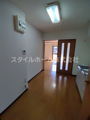 メゾン・サンパティークの居間・リビング|別部屋写真です。