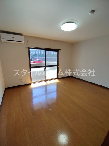 メゾン・サンパティークの居間・リビング|別部屋写真です。