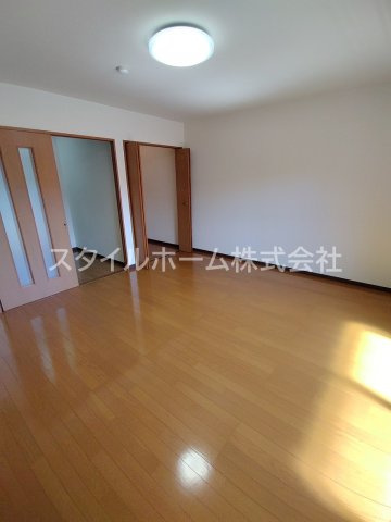 メゾン・サンパティークの居間・リビング|別部屋写真です。