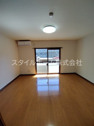 メゾン・サンパティークの内装|別部屋写真です。