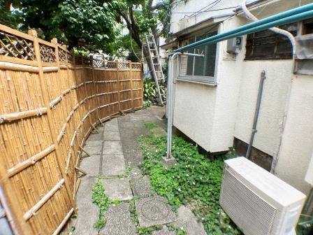 関アパート２のエントランス