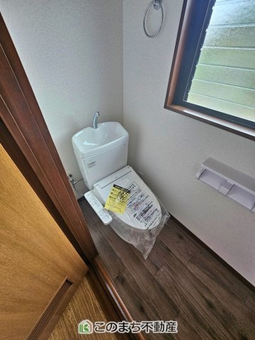 下野市緑2丁目　中古戸建のトイレ|小窓から換気ができて清潔なトイレスペース☆