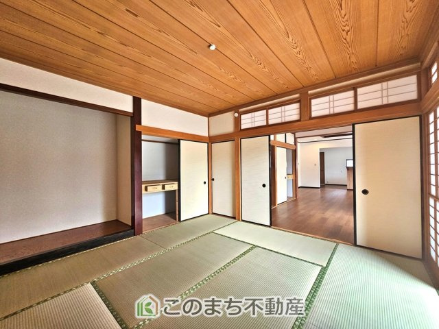 下野市緑2丁目　中古戸建の和室|お子様のお昼寝にも便利な和室です。大きな窓から暖かな日差しが差し込みます♪