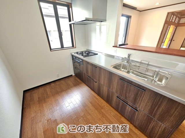 下野市緑2丁目　中古戸建のキッチン|人気の対面式キッチン☆料理をしながらご家族とコミュニケーションが取れます♪